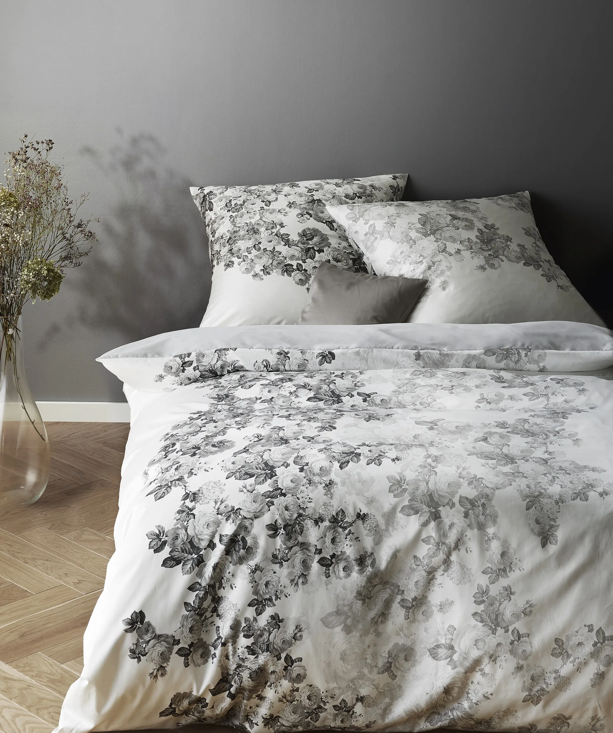 fleuresse® Black Premium Schweizer Satin Bettwäsche aus Schweizer Satin